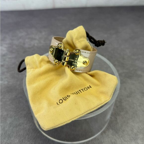 Louis Vuitton Beige Gold Save It Patent Leather Women's Bracelet 17 - Picture 4 of 12